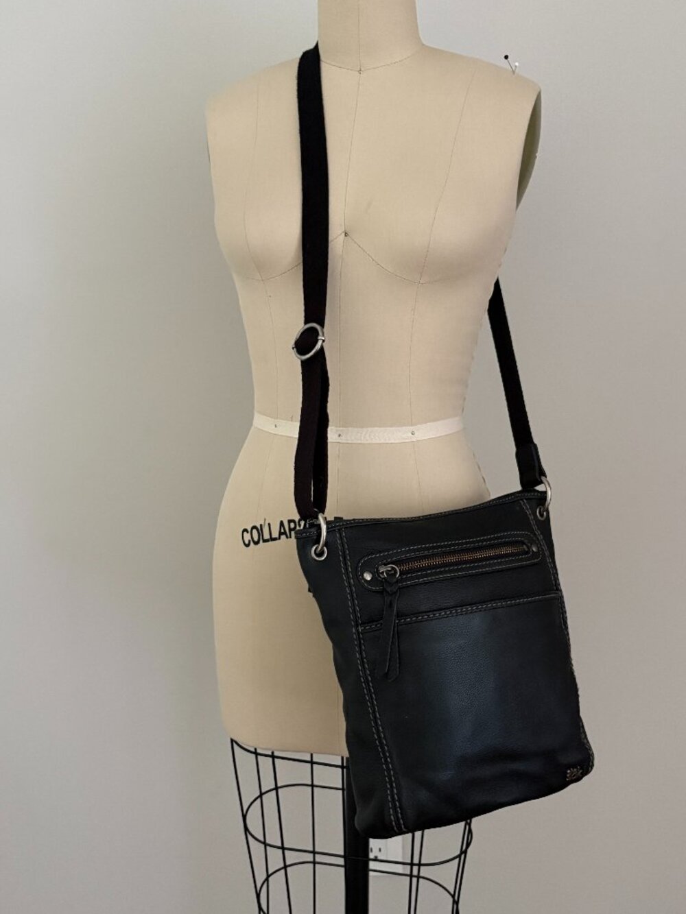 The Sak Black Pebbled Leather Crossbody Bag Stitch Hippie Boho Grunge Indie Chic